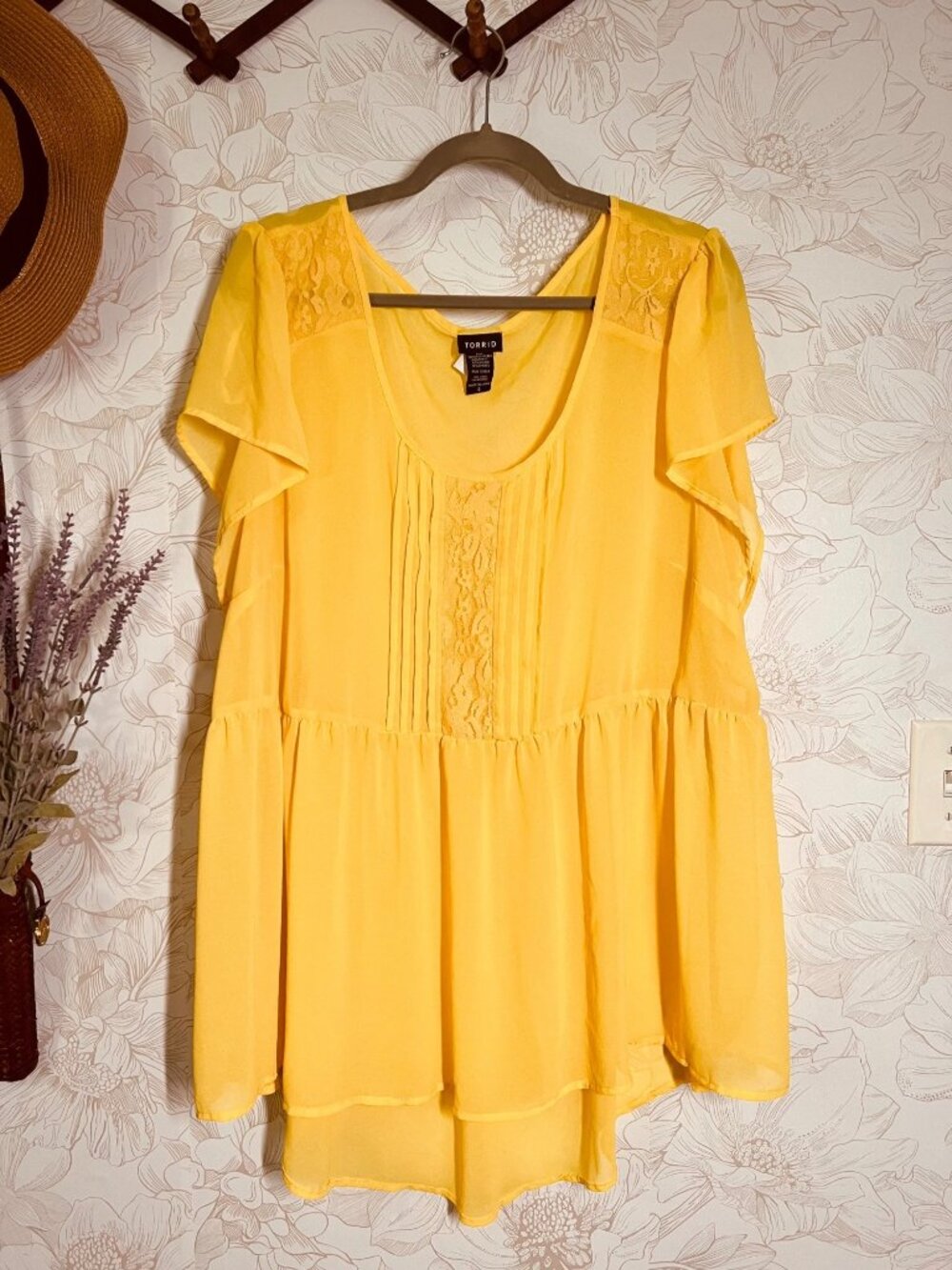 Torrid 3 Yellow Babydoll Tunic Top With Lace Detail By Short Flutter Sleeves